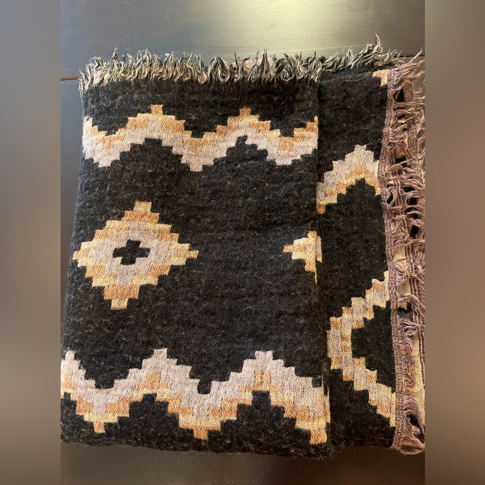 Aritzia merino wool blanket scarf